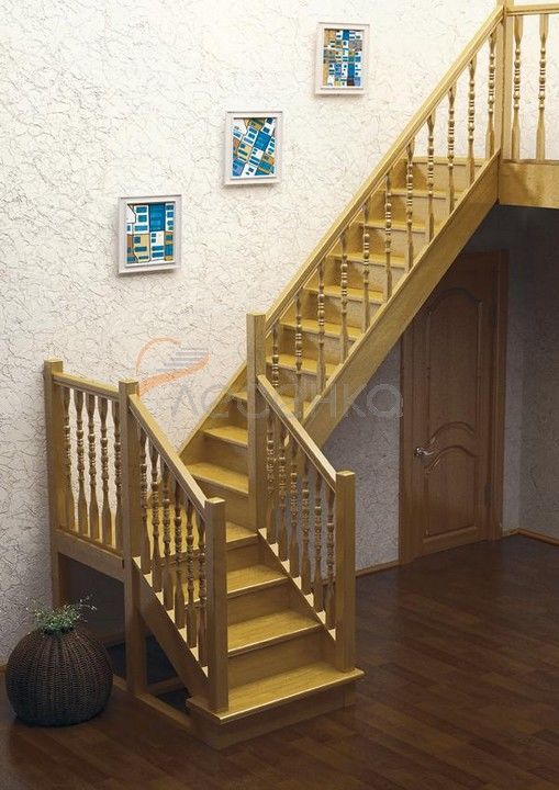 Деревянная лестница с поворотом ЛЕС-04 универсальная