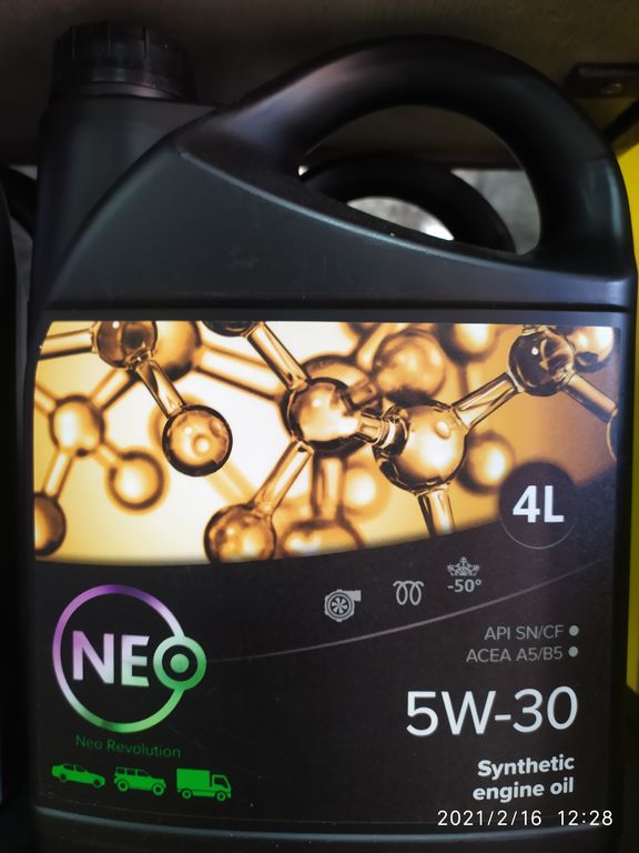 Масло моторное полусинтетическое Neo Revolution 5W-30 4 л