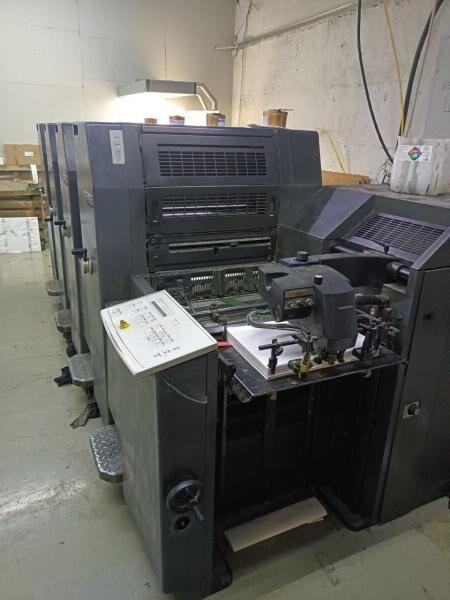 Офсетная четырех красочная печатная машина